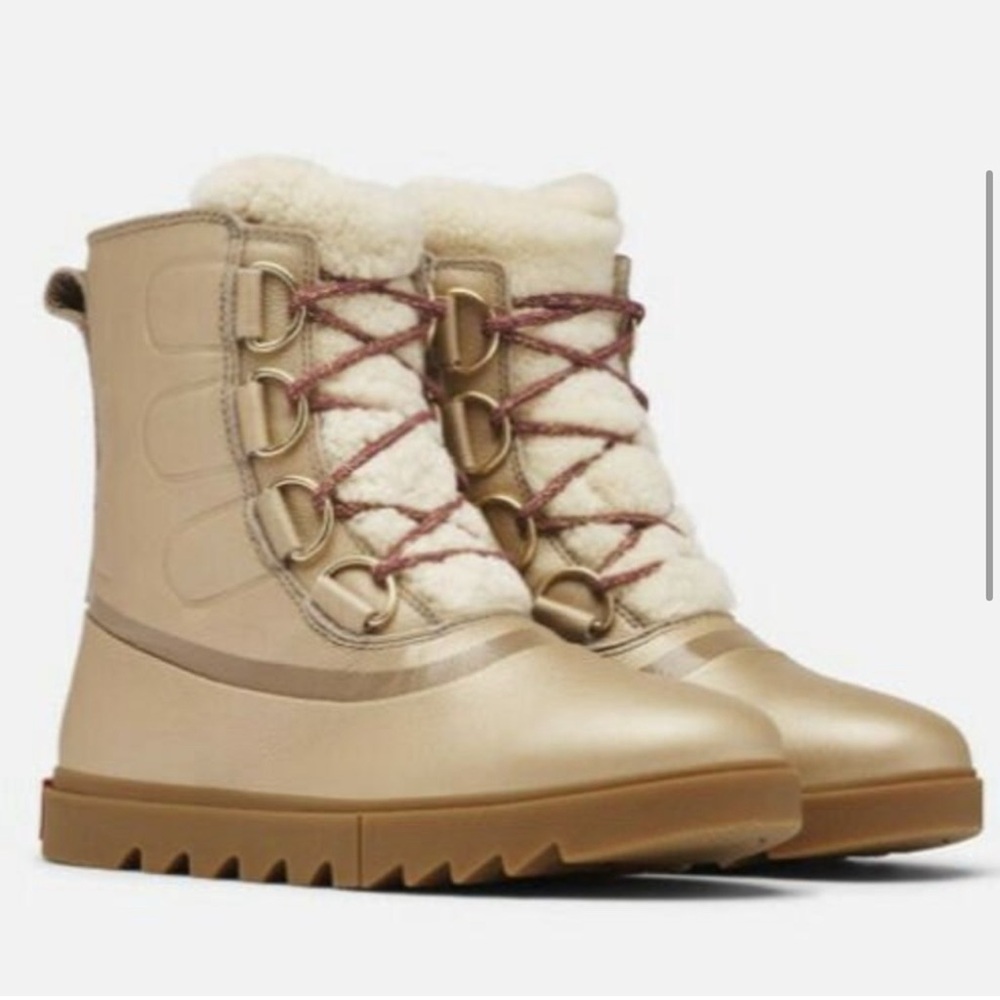 Sorel Women’s Joan of Artic Next Lite Lux Boots 
Women’s 7.5